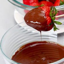 초콜릿으로 덮인 딸기 케토 웨이