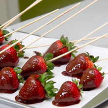 초콜릿으로 덮인 딸기 케토 웨이