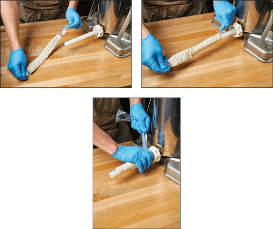 Charcuterie: 소세지 속을 채우고 연결하기