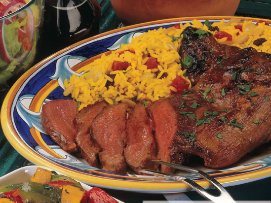 허니머스타드 드레싱을 곁들인 버터플라이 양고기 다리