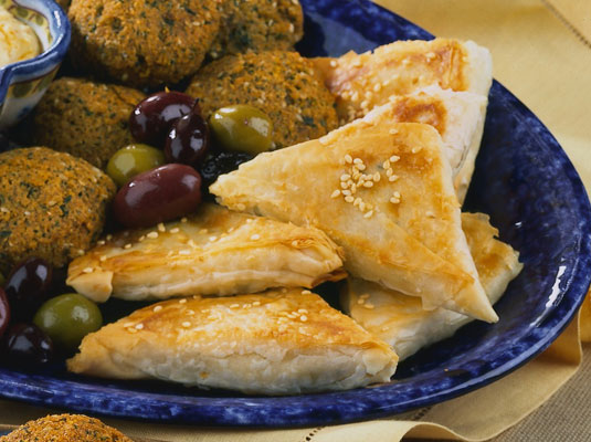 Bourekas: 짭짤한 치즈로 채워진 패스트리
