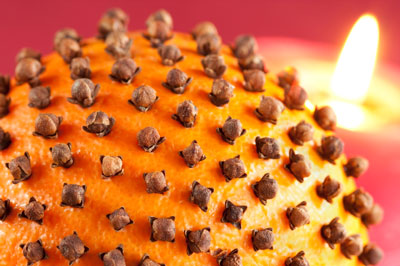 크리스마스를 위한 Pomander 양초 만드는 방법