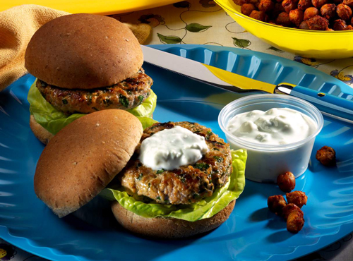 납작한 배 다이어트: 블루 치즈 딥을 곁들인 버팔로 치킨 슬라이더