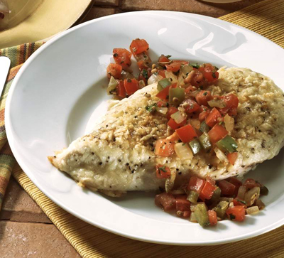 신선한 토마토 살사 레시피를 곁들인 파마산 치킨