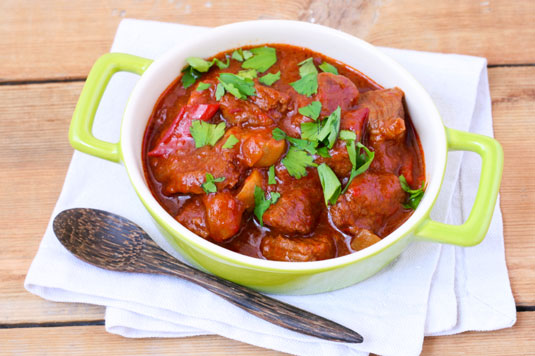 버섯을 곁들인 헝가리 송아지 고기 굴라시 레시피